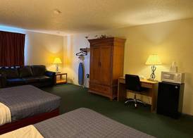Cassville Four Seasons Inn & Suites 2