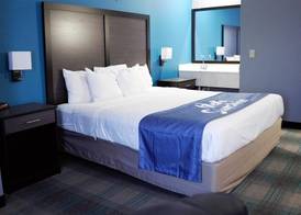 Days Inn by Wyndham Montgomery 5