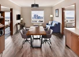 Four Points by Sheraton Calgary Airport 3