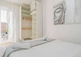 Fira POP 2 Modern Balcony by Myrentalhost 5