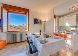 Casa di Paola: Lake-View Balcony Apartment in Peschiera - Happy Rentals 5