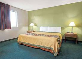 Super 8 by Wyndham Eureka/Six Flags Nearby 4