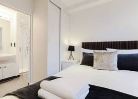 Trafalgar Square by Excel Apartments 4