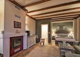 AlmondHouse Suites with Fireplace - ADULTS ONLY 4