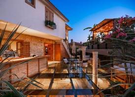 6 ROOMS By ZULA 2