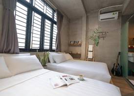 9 Hostel and Bar 2