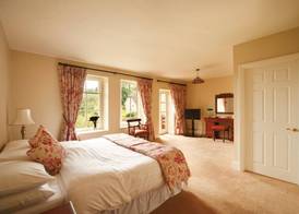 Best Western Limpley Stoke Hotel 4