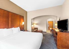 Comfort Suites Vincennes 5