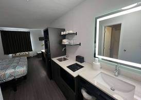 Motel 6-Altoona, IA - Des Moines East 5