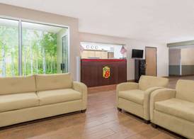 Super 8 by Wyndham Cedar City 2