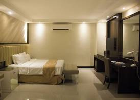 Crown Royale Hotel 5