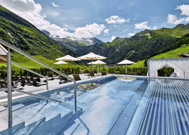 Hotel Berghof Crystal Spa & Sports 2