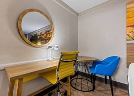 Days Inn by Wyndham Birmingham/West 5