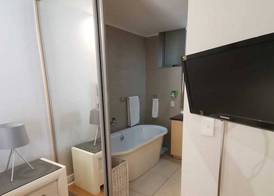 Glammys Suites at Hydro 3