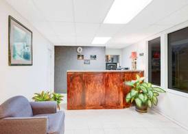 Days Inn by Wyndham Monett 2
