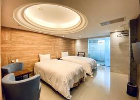Burgary Hotel 4