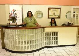 Pineapple Court Hotel 2