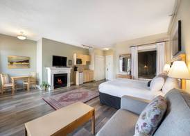 Sidney Waterfront Inn & Suites 5