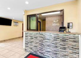 Econo Lodge Akron Copley Northwest 5