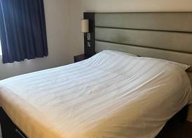 Premier Roomz Two Mills 4