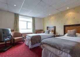 The Grand Burstin Hotel 5