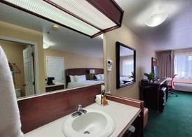Red Lion Hotel Rogue Regency Medford Airport 4