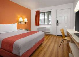 Motel 6 Buena Park, CA - Knotts Berry Farm - Disneyland 4