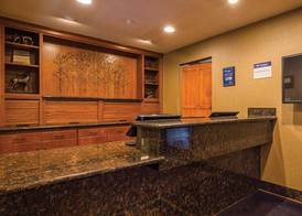 Best Western Plus Deer Park Hotel and Suites 3