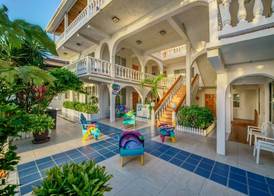 Blue Tang Inn - Beachfront Suites and Pool 5