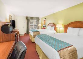 Baymont by Wyndham Orangeburg North 5