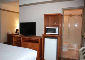 Ramada by Wyndham Edmonton South 5