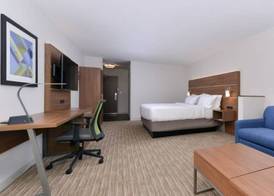 Holiday Inn Express ALLIANCE by IHG 4