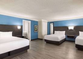 La Quinta Inn by Wyndham San Antonio I-35 N at Toepperwein 5
