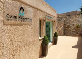 Cape Kanapitsa Hotel & Suites 5