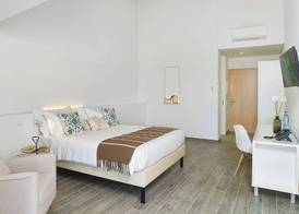 Mercedes Country House 2
