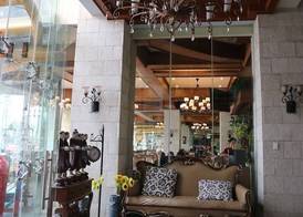 Paragon Hotel and Suites 3