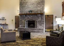 Quality Suites Near West Acres 5