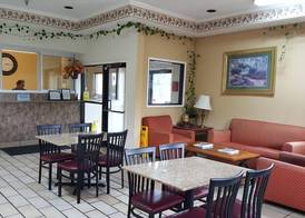 Red Lion Inn & Suites Caseyville 5