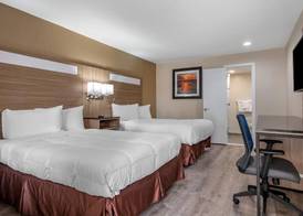 Coastal Inn by Beach and Boardwalk 3