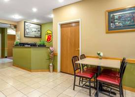 Super 8 by Wyndham Goshen 2