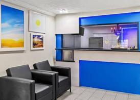 Days Inn by Wyndham Houston East 2