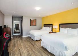 Ramada by Wyndham Jacksons Point 5