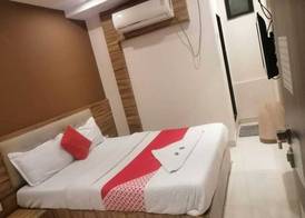 Ruby Hotel 3