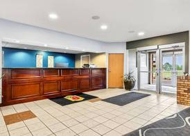 Super 8 by Wyndham Osseo WI 2