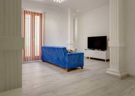 Stylish 2 Bedroom Apartment in an Amazing Location 2