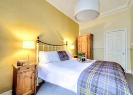 JOIVY 1-Bed Flat In Edinburgh Old Town 3