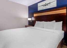 Avion Inn Near LGA Airport, an Ascend Collection Hotel 5