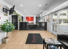 Ramada by Wyndham Ontario Airport & Convention Center 3