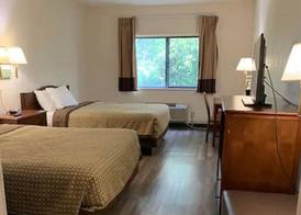 Days Inn by Wyndham Topeka 3