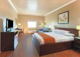 Super 8 by Wyndham Groesbeck 2